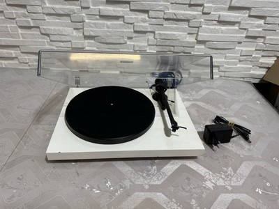 Pro-Ject Debut III DC Plattenspieler Weiß Hochglanz gebraucht mit Aufio Technica