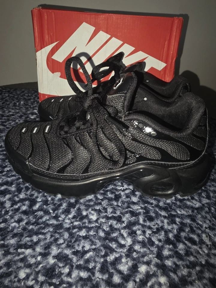 Nike Air Max Plus Low Triple Black - Image 4 of 4