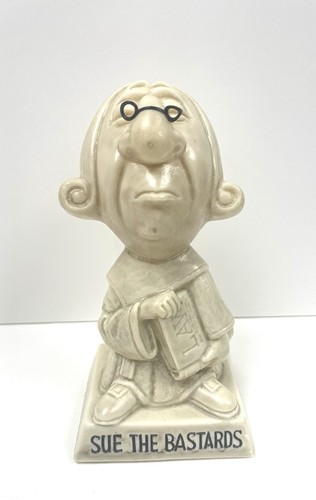 Figurine juge avocat Russ & Berrie SUE LES BÂTARDS années 70 6,5"