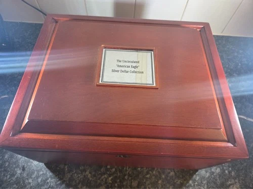 Uncirculated American Eagle Silver Dollar Collection Display Case Only With Key