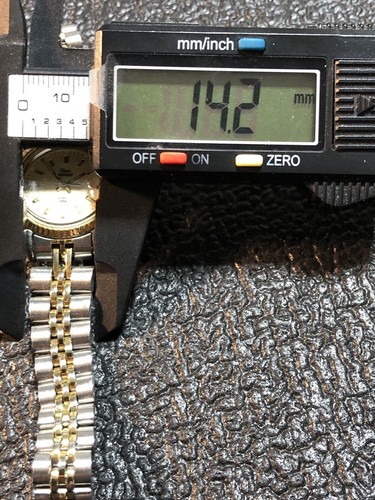Vintage Timex Indiglo Women’s Silver/Gold Tone Watch For Battery,Repair Or Parts - Picture 4 of 13