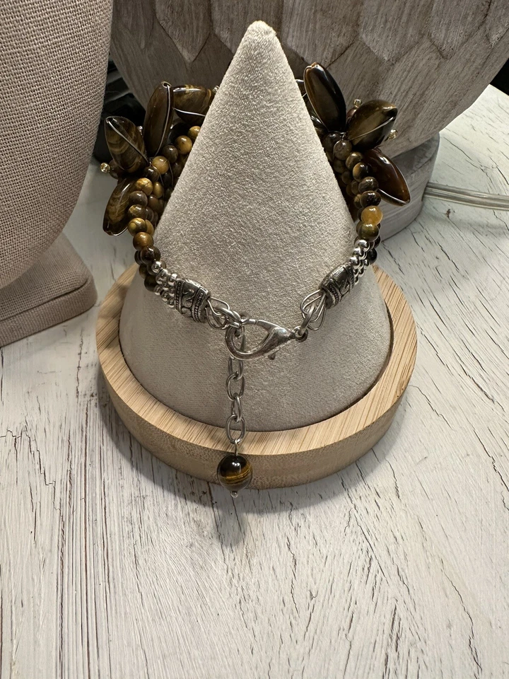 Juego de collar y pulsera de flores envueltas en alambre y perlas ojo de tigre de 14-17 pulgadas. Foto 4 de 4