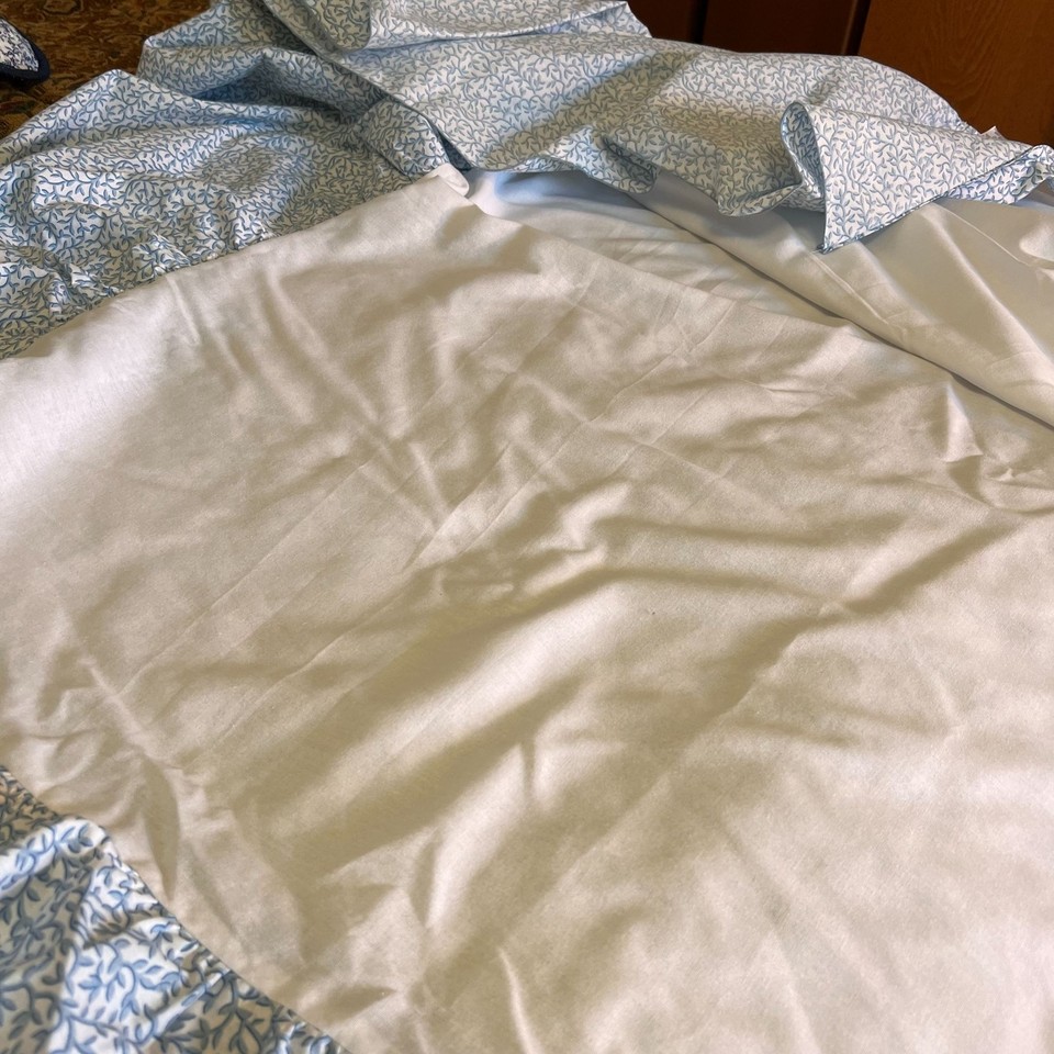 Vintage Floral Blue & White Queen Size Dust Ruffle Bed Skirt 100