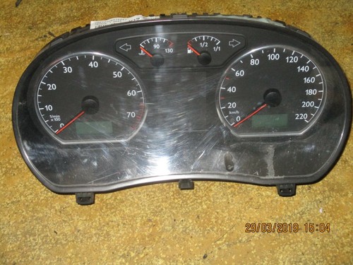 VW Polo 9N  Tacho Kombiinstrument 6Q0920802B mit 180 Tkm