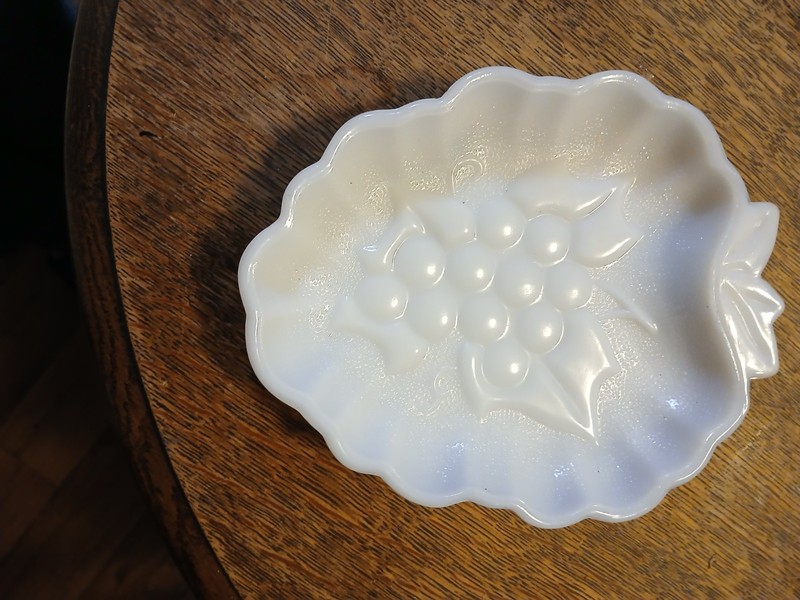 Vintage 1940's Hazel Atlus Platonite Milk Glass Harvest Grapes Dish