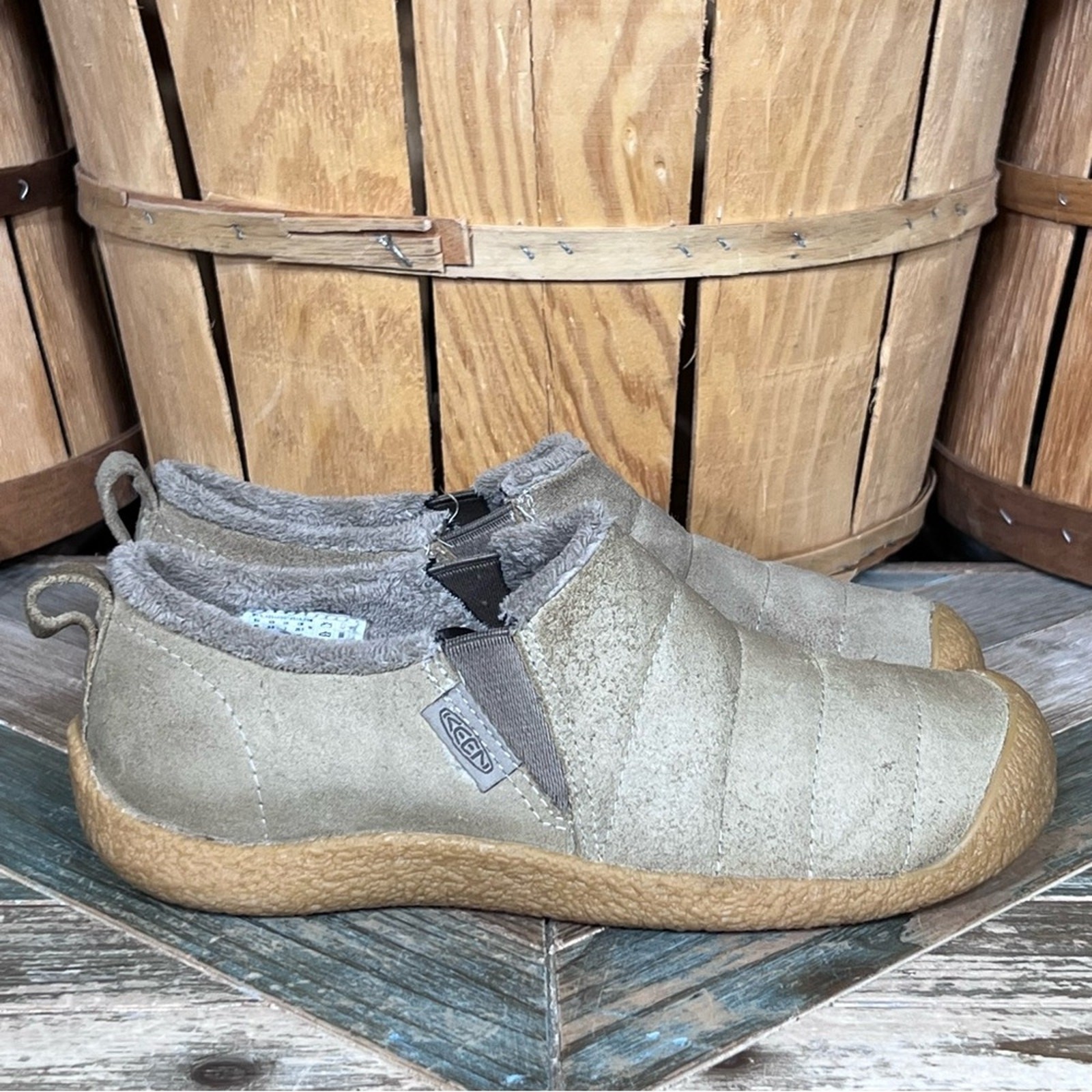 Keen Howser Harvest beige scamosciato foderato in pile slip on comodo mocs donna taglia 9 5