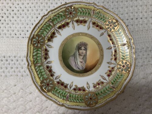Vintage Intricate Hand Painted Porcelain Gold Portrait Plate - Impeccable! - Picture 1 of 2