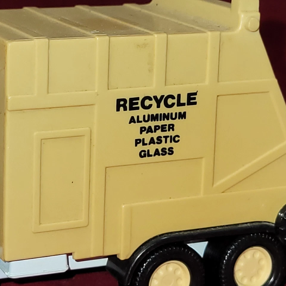 Vintage Matchbox  Super King  Sanitation Truck,Diecast Body, Moving Ramp HTF - Image 4 of 4
