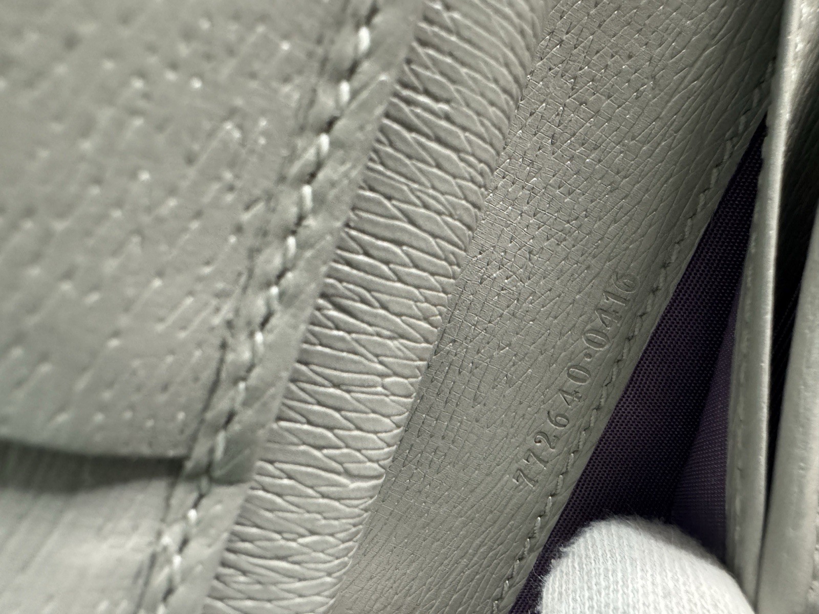 Gucci Interlocking Gray Leather Large Bifold Snap… - image 12