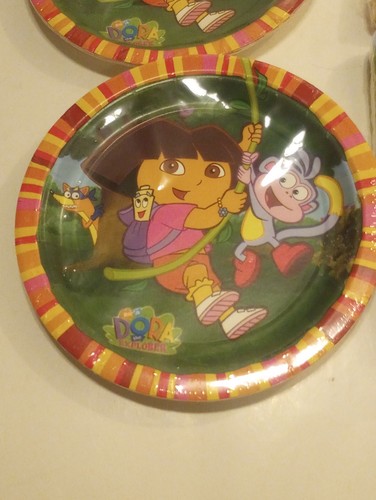 2 PACKS OF DESIGNWARE 16CT DORA & FRIENDS NAPKINS & 2 Pack Luncheon Plates - Picture 2 of 4