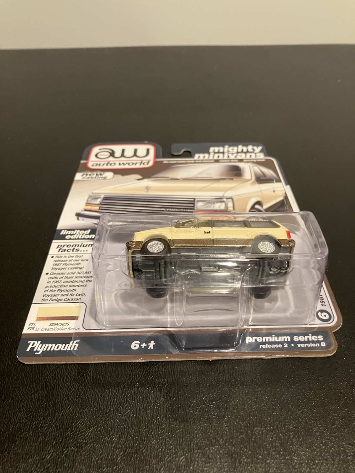 (2) Auto World 1987 Plymouth Voyager MiniVan Ice Blue / Lt Cream RARE thumbnail 6