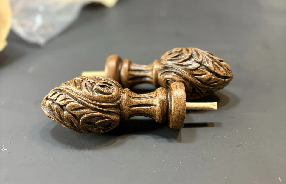 Acabado en espiral Acanthus roble francés piña nuevo Adrc Foto 2 de 4