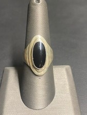 HALLMARKED 925 STERLING SILVER AND ONYX RING SIZE 7.75