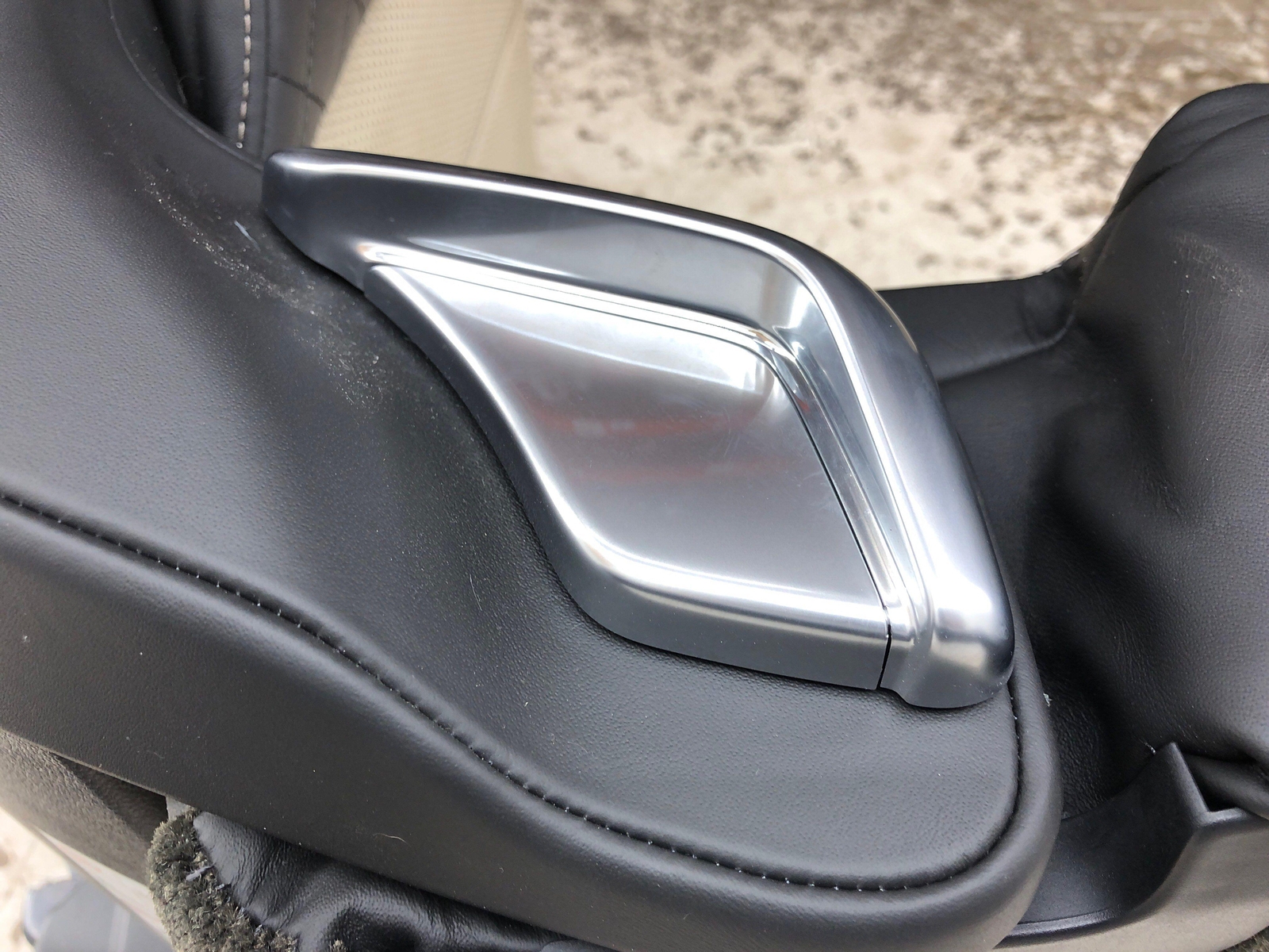 2016-2020 BENTLEY BENTAYGA 2ND ROW LEFT SEAT BLACK/BEIGE *INDENT* *DETAILS* OEM