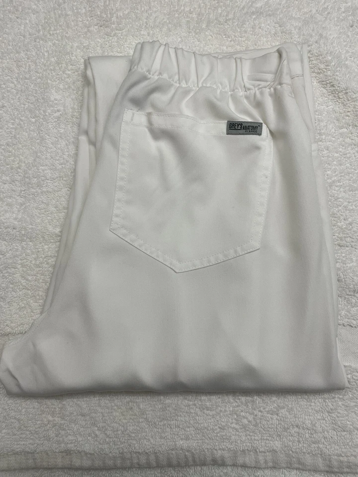 Calça Greys Anatomy, Barco ABC Studio, White Xsm Top & Sm. Perfeito para cerimônia - Imagem 3 de 4