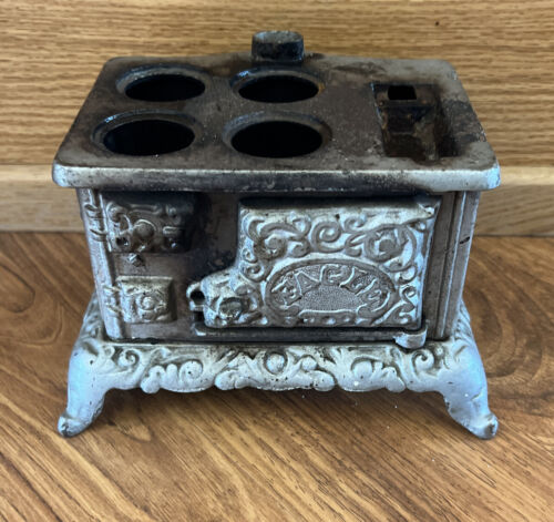 Vintage Antique Eagle Cast Iron Stove Miniature Salesman Sample