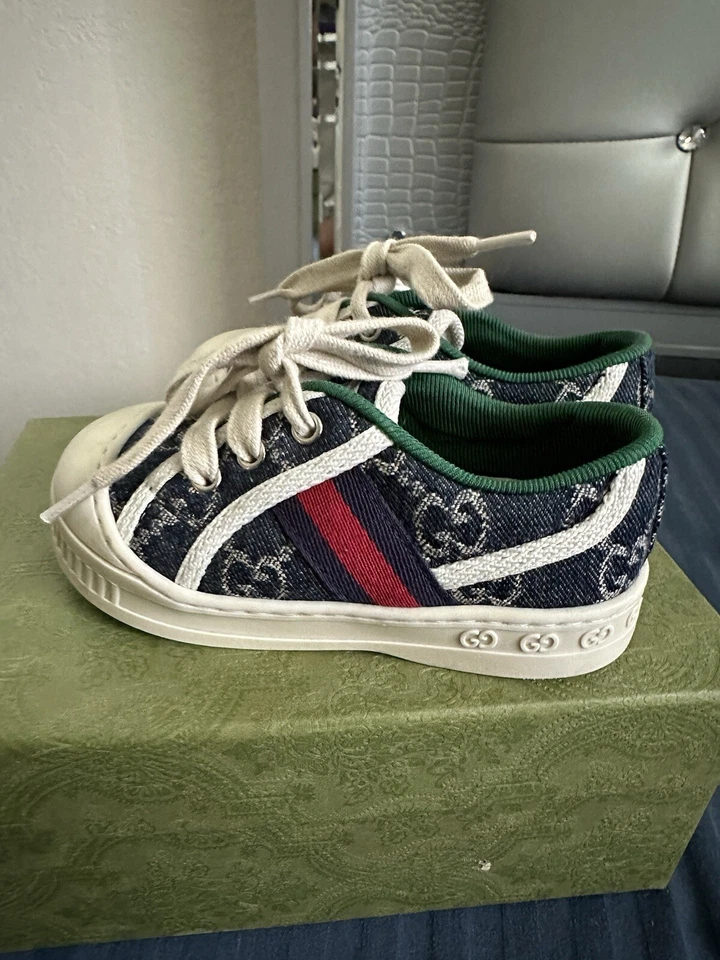 Auténticas zapatillas Gucci para niños pequeños Foto 2 de 4