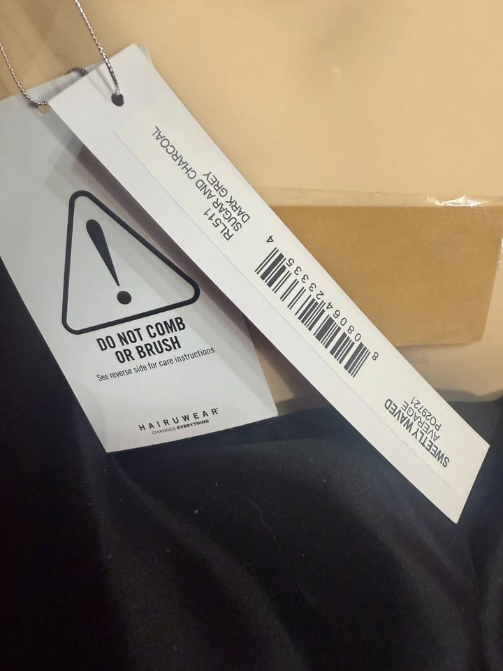 Peluca Hairdo "Sweetly Waved" azúcar y carbón Foto 4 de 4