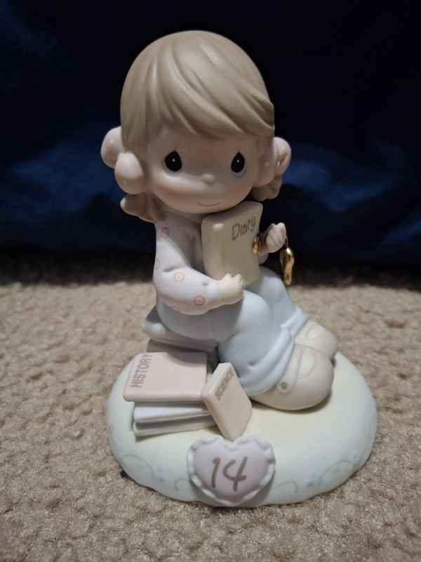 Precious Moments Growing In Grace Age 14 Porcelain Figurine 1997 272655 NO BOX
