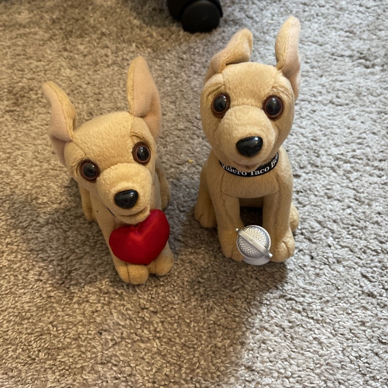 Vintage Taco Bell Yo Quiero Chihuahua Dog with Heart/Microphone