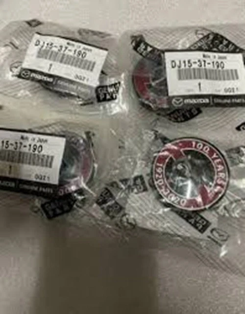 Juego de 4 tapas centrales de rueda originales Mazda JDM OEM 100 aniversario MX-5 DJ15-37-190 Foto 3 de 3