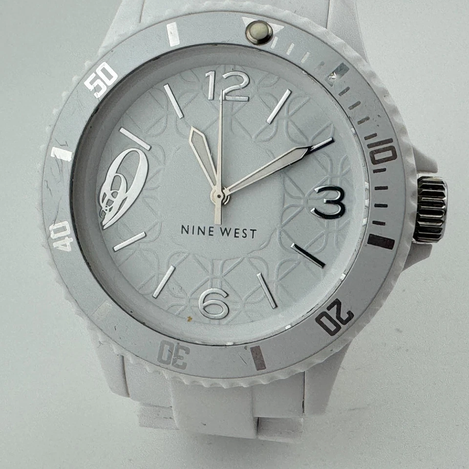 Reloj de Cuarzo Nine West Unisex Blanco Plástico Bisel Giratorio Batería Nueva 6.75" Foto 2 de 4