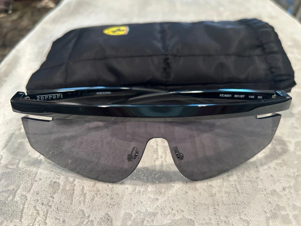 Óculos de sol Ferrari Scuderia FZ6001 SHIELD NOVO NA CAIXA 100% autêntico - feito pela Luxottica - Imagem 3 de 4