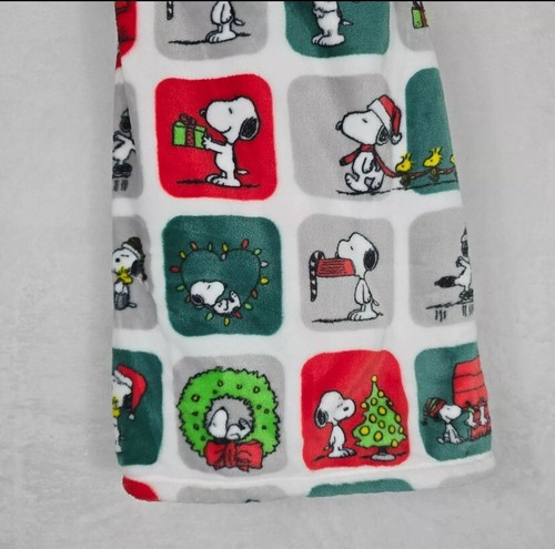 Christmas Peanuts 2024 VelvetLoft Throw Berkshire 60x70 Plush Extra Long Blanket - Picture 2 of 4