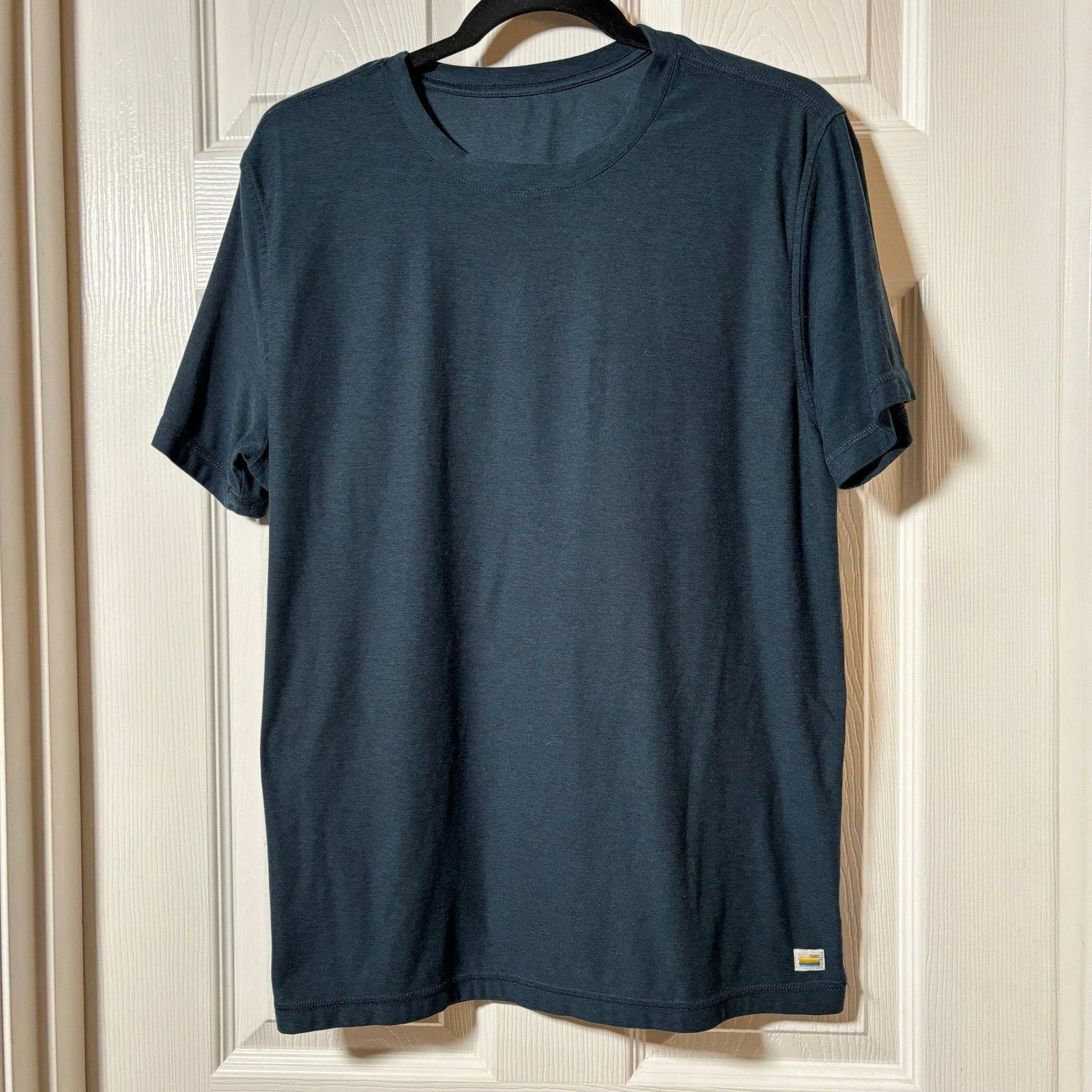 vuori strato tech navy heather athletic short sleeve shirt