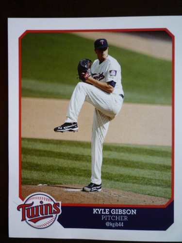 Minnesota Twins MLB Baseball Fan Gear - Magazine - 2 Player Cards - 2 Stickers - Picture 3 of 5