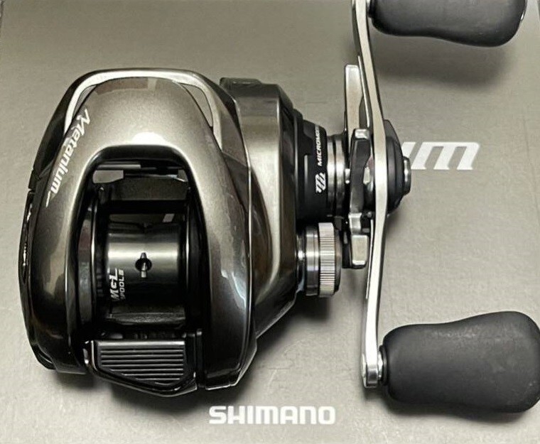 Baitcasting Reel 23 Metanium 100XG Right 8.1:1 Fishing Reel IN BOX