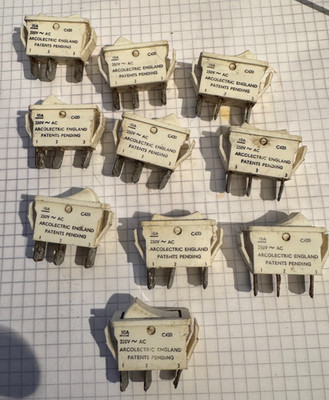 VINTAGE ARCOLECTRIC WEISS WIPPSCHALTER, SPDT On-Off-On 10A 250V Vorpatent