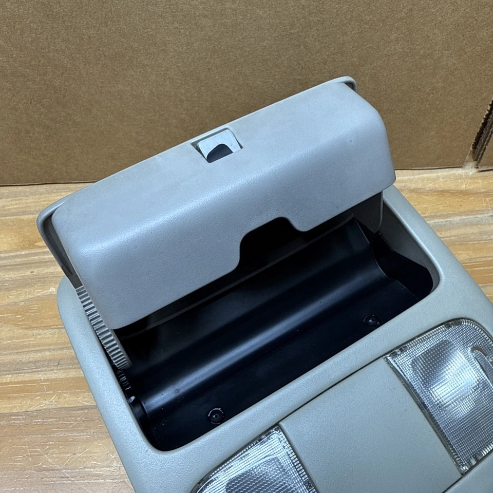 Toyota Camry 2003 interior cúpula superior mapa luz con soporte para gafas de sol Foto 4 de 4