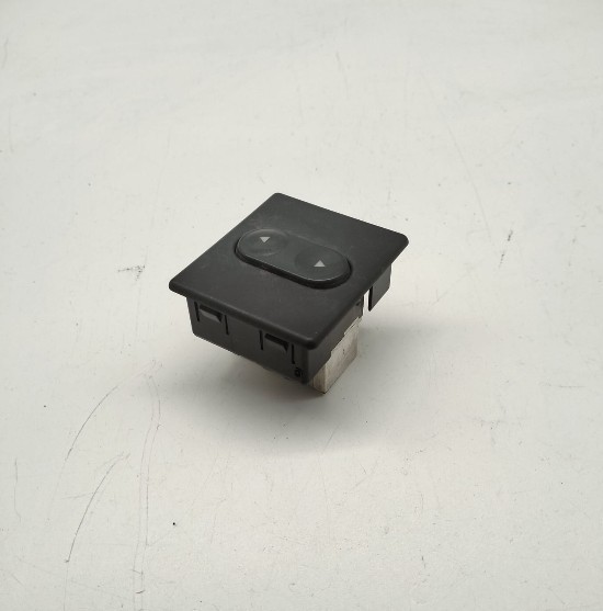Pulsantiera alza cristalli lato Passeggero fiat panda 141 usata
