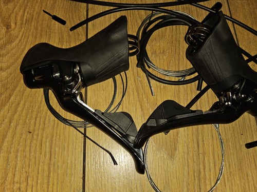 Shimano 105 ST-R7000 2 x 11 speed sti levers with cables - Picture 3 of 3