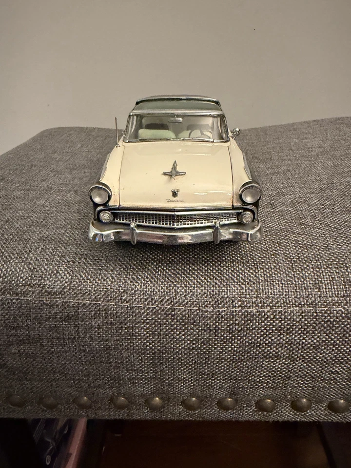 Ford Fairlane Crown Victoria 1955 Danbury como nuevo modelo a escala 1:24 con caja Foto 2 de 4