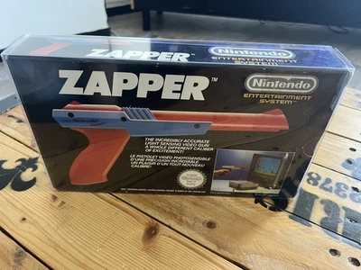 Nintendo NES Zapper Pistolet Laser Officiel Complet en Boîte FRA - Photo 1/4