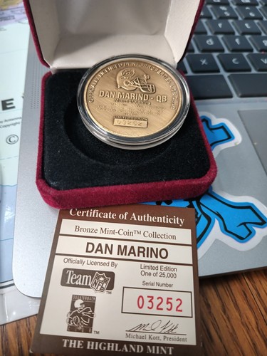 Dan Marino Miami Dolphins Highland Mint Bronze Coin Limited Edition W/ COA Case - Picture 2 of 2