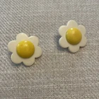Vintage Lucite Acrylic Daisy Yellow White Clip On Earrings Costume Jewelry Fun