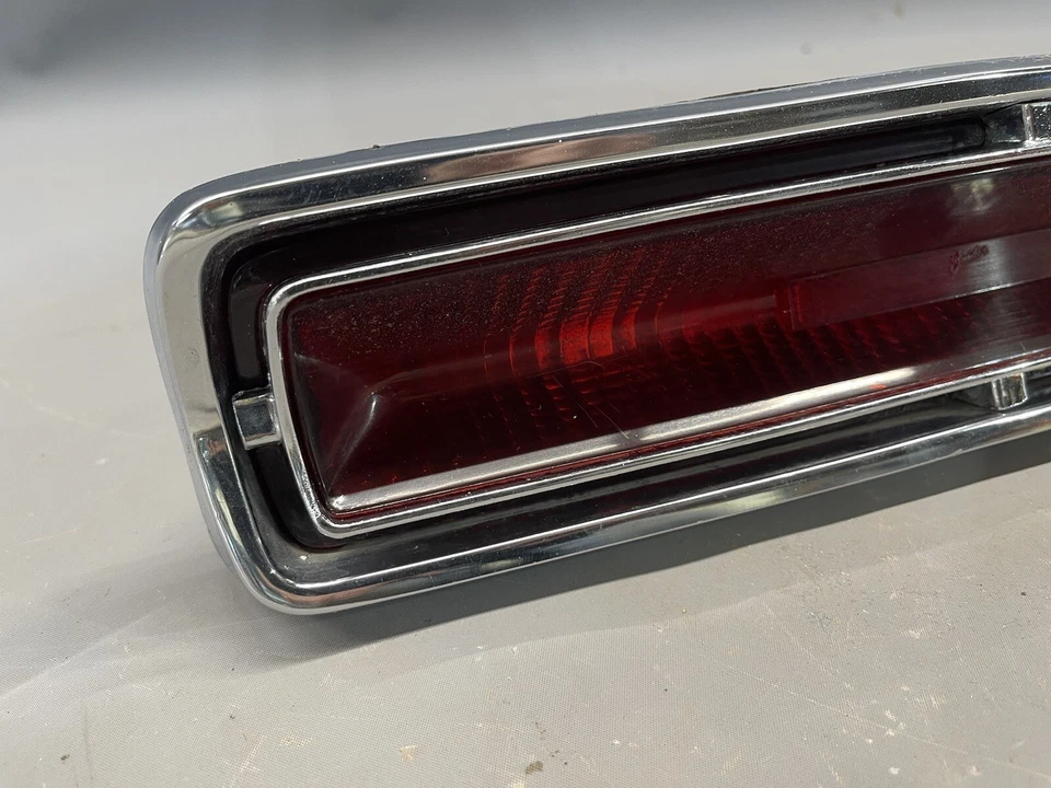 Oldsmobile Starfire Jetstar 1964 maletero luz trasera luz trasera derecha OEM Foto 2 de 4