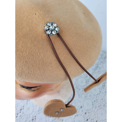 Vintage 1940s / 1950s Tan Wool Hearts Rhinestones Net Mesh  display picture 1