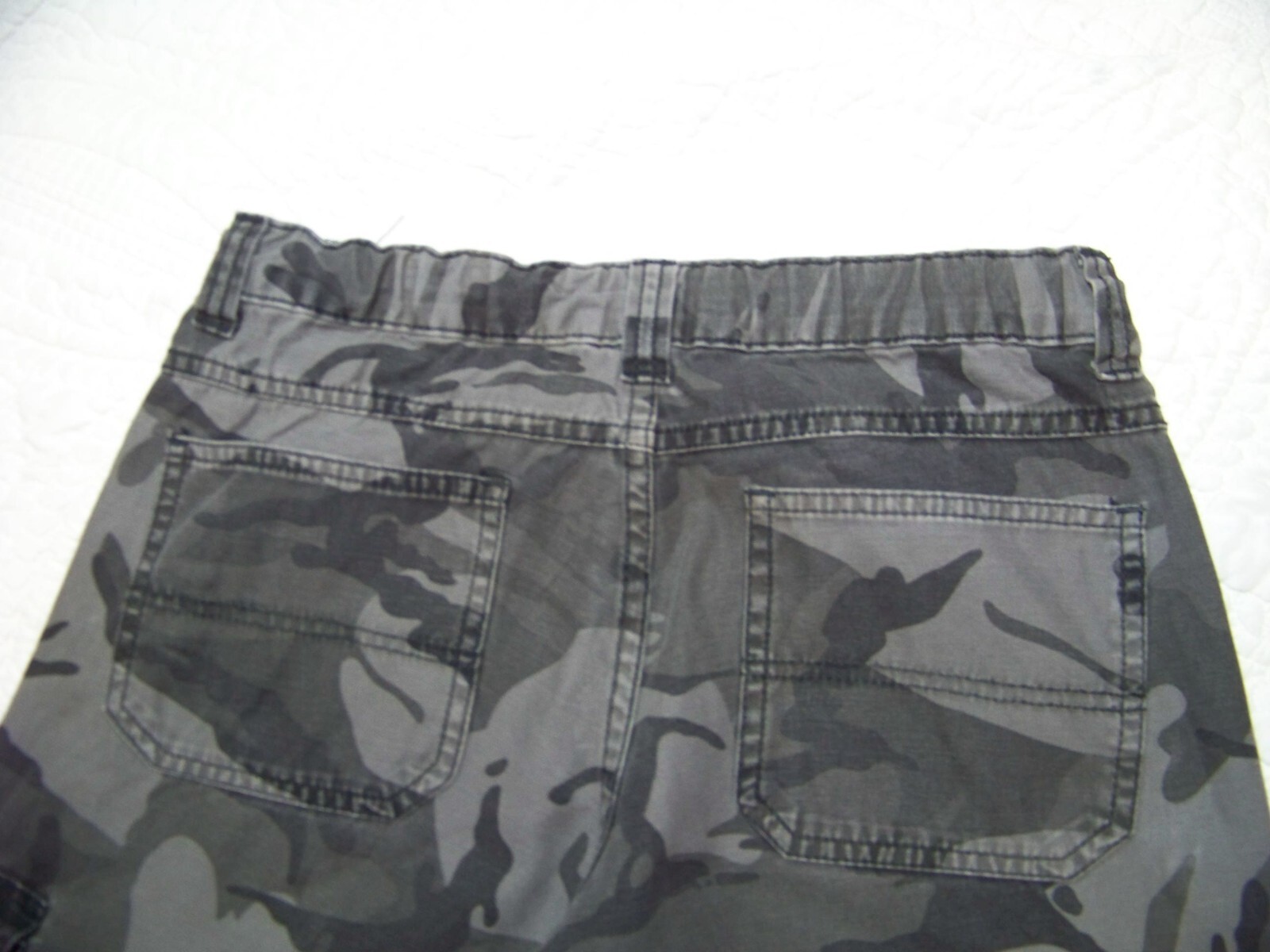 Boys Wrangler Gray Camo Cargo Pants - Size 10 Husky