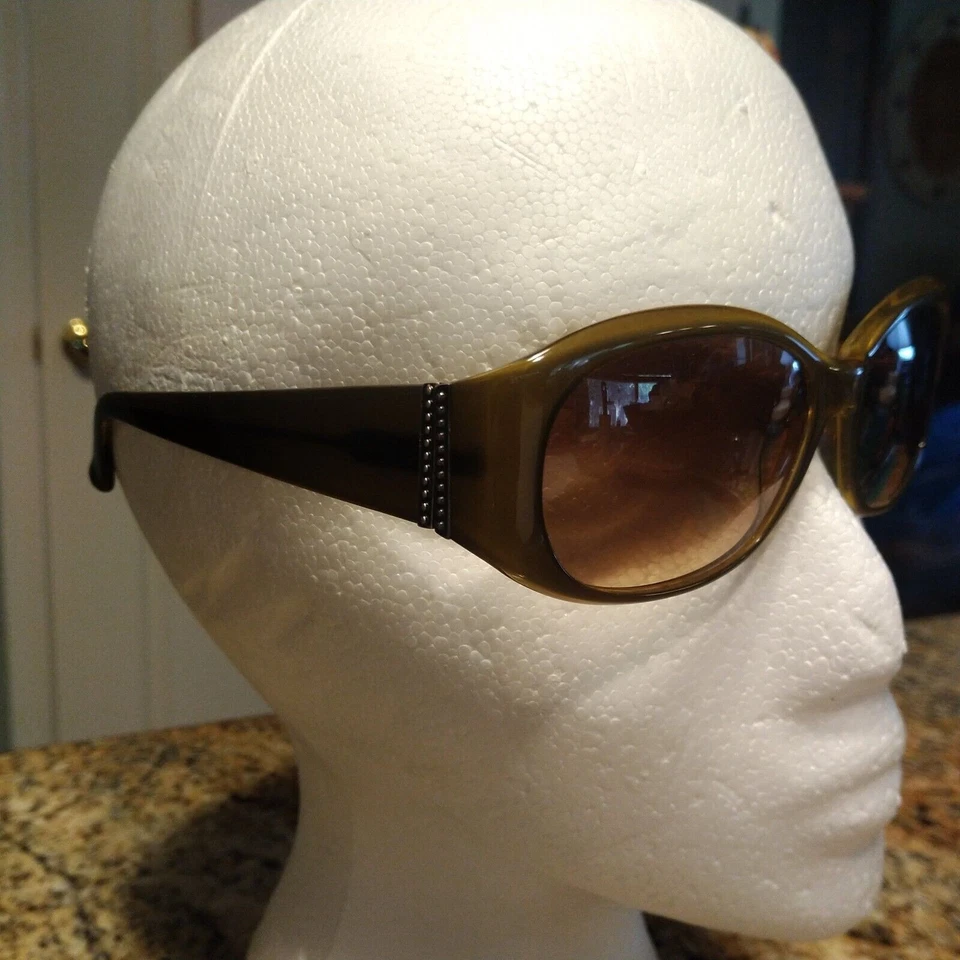 Gafas de sol para mujer Nicole Miller Versailles 57 17 130 verde marrón rectangulares Foto 3 de 4