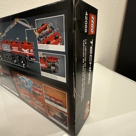 Brand new sealed LEGO TECHNIC Airport Rescue Vehicle (42068) 1094 pcs
