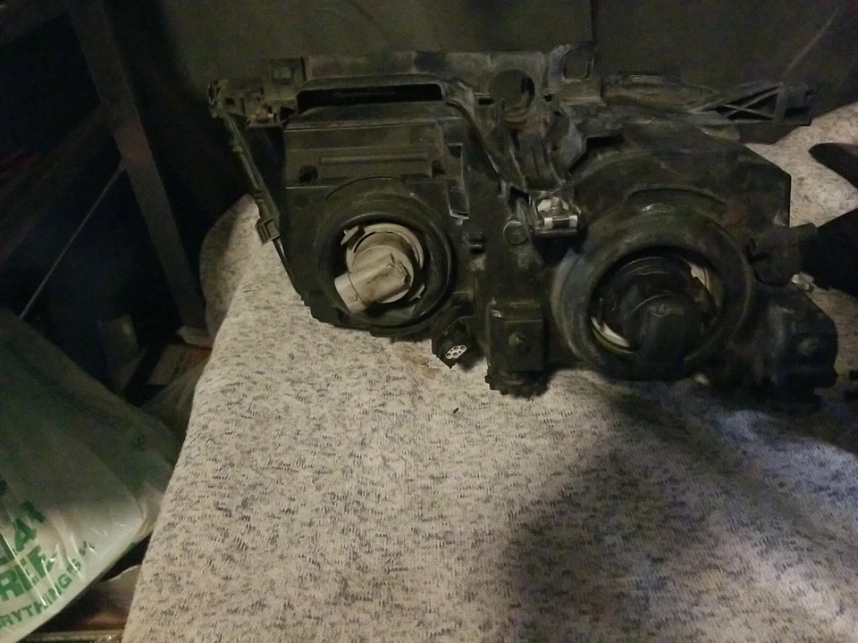 BMW 325XI FRONT LEFT DRIVER SIDE HEADLIGHT LAMP ASSY OEM 2002 - 2005 - Image 4 of 4