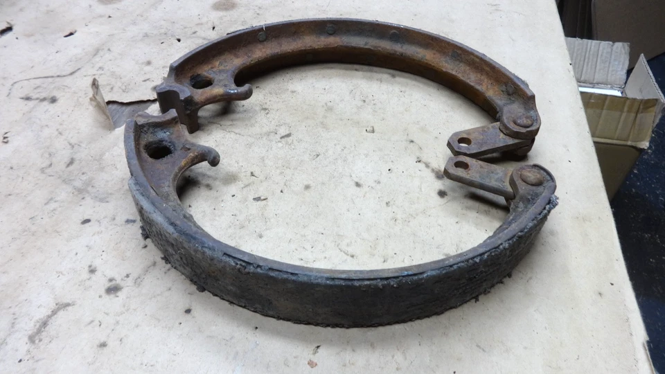 1917 1927 Modelo T Ford TT Camión ZAPATOS DE FRENO TRASEROS Original 2 zapatas a cada lado Foto 3 de 4