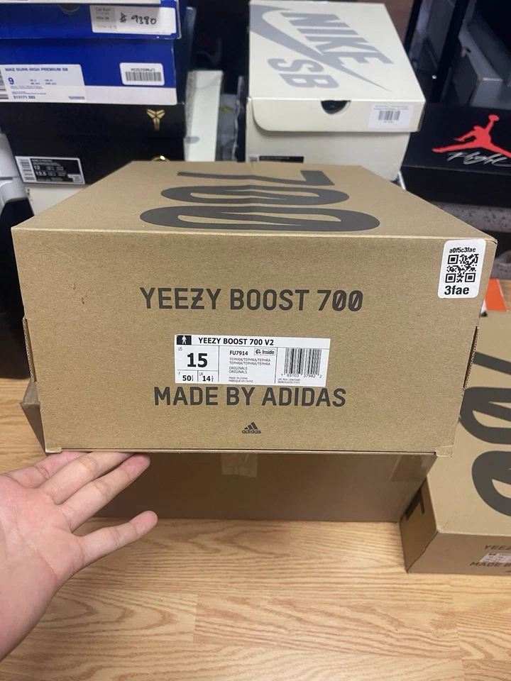 ADIDAS YEEZY BOOST 700 V2 TEPHRA - PREOWNED Size 15M (FU7914) - Image 2 of 4