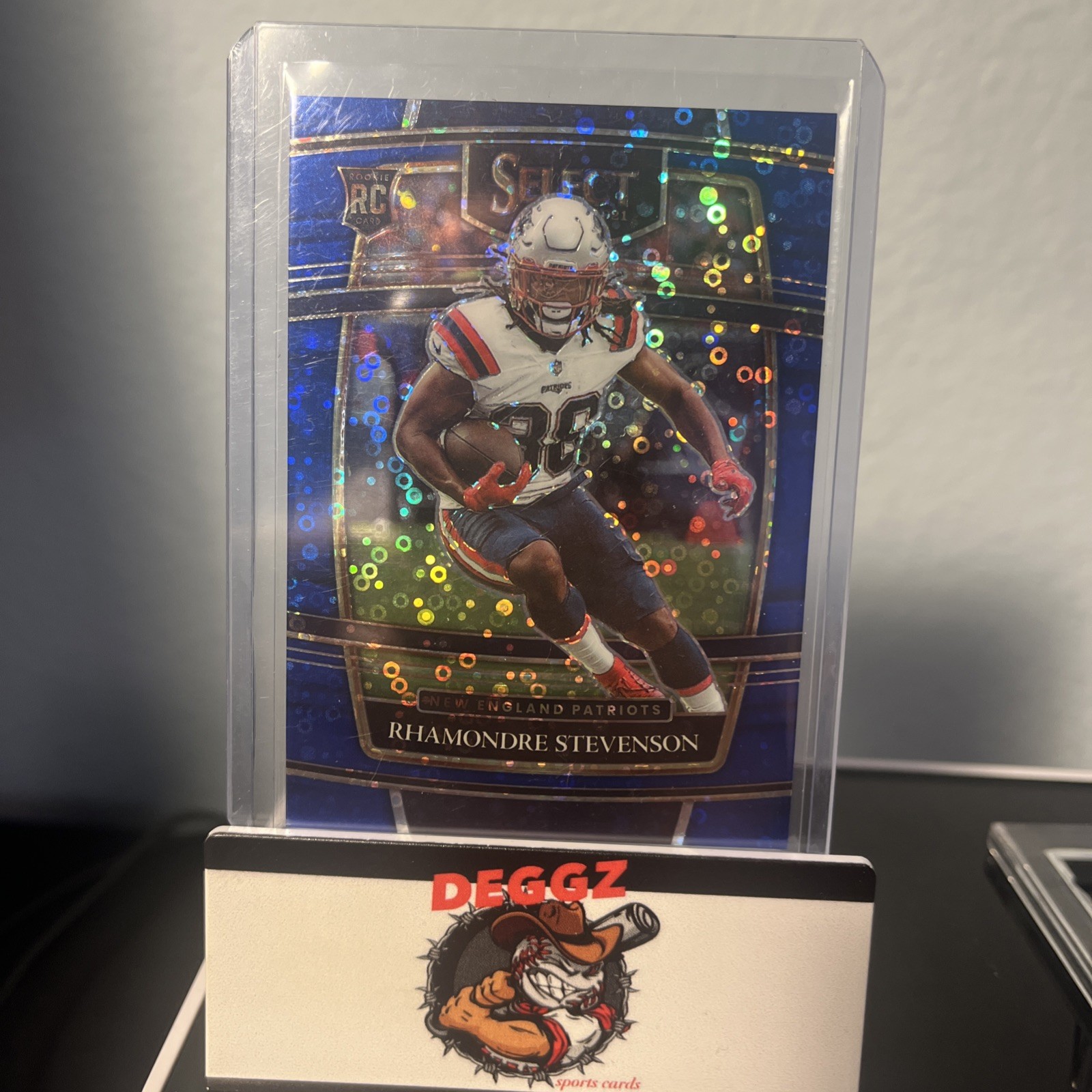 2021 Panini Select  Blue Disco Prizm Rhamondre Stevenson RC #75 /25🔥🔥