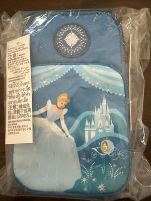Club 33 Lug Disney Parks Cinderella 75th Anniversary Small Crossbody Bag Blue