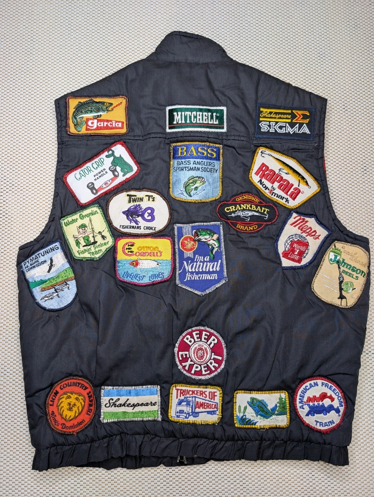 Vintage Buzzard Bay Men's M Plaid Line Insulated Outdoor Fishing Vest W/ Patches